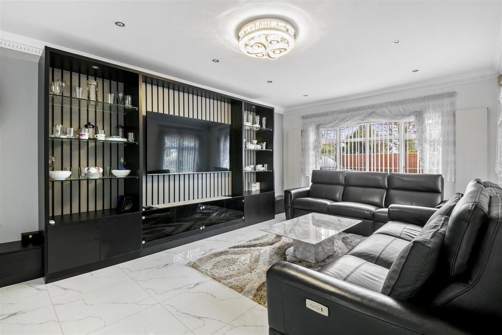 Property photo 2 of 20