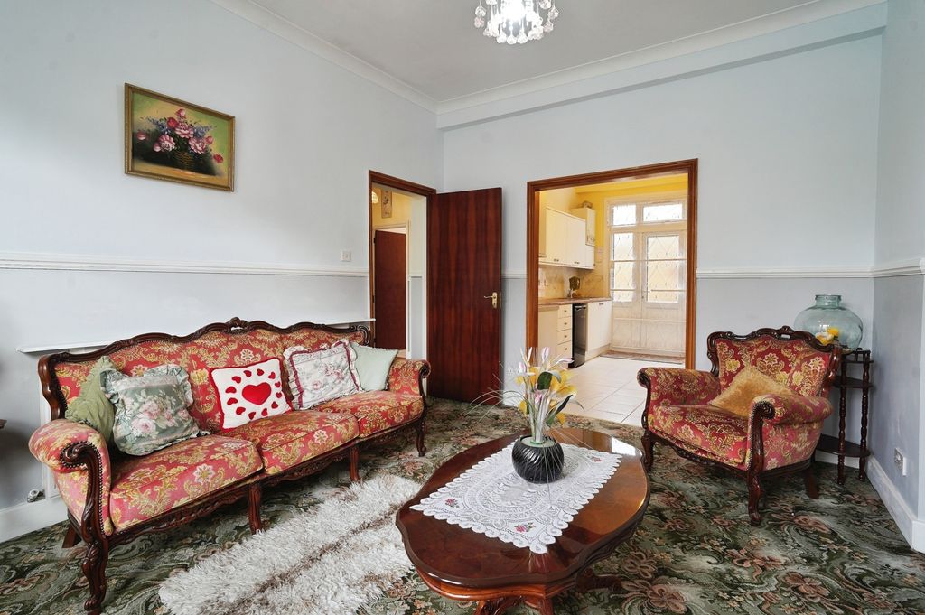 Property photo 3 of 15 Photo