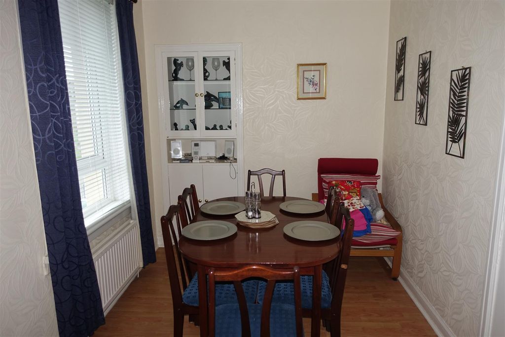 Property photo 3 of 14 Dining Arera