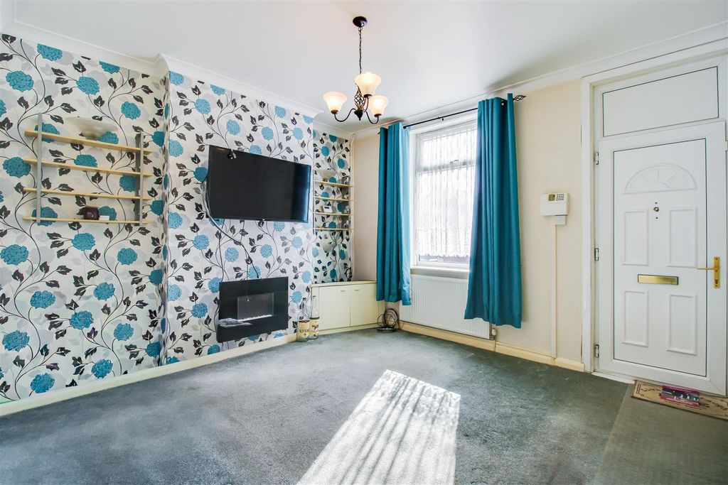 Property photo 3 of 9 Living Room