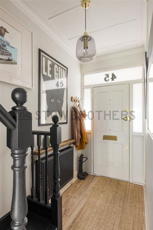 Property photo 2 of 34