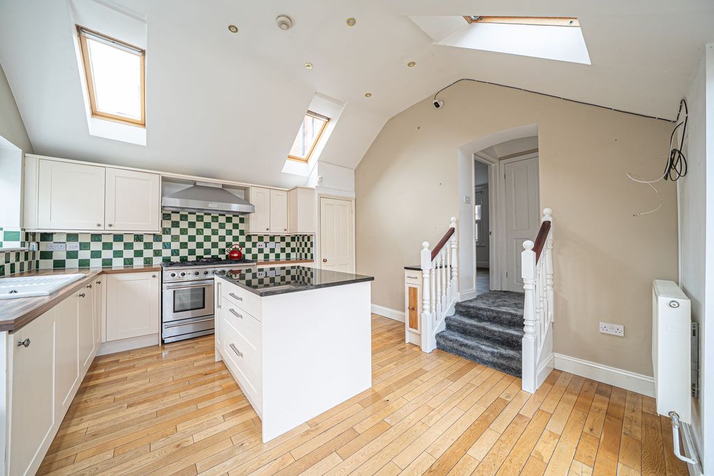 Property photo 3 of 25 Kitchen/Breakfast Room