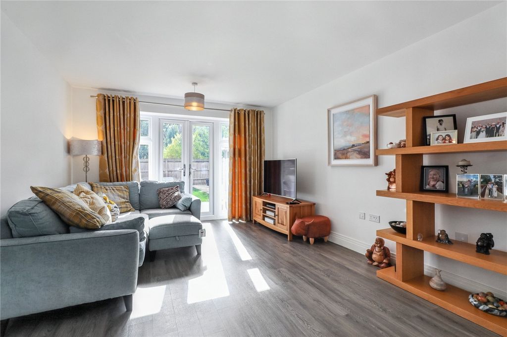 Property photo 2 of 19 Lounge