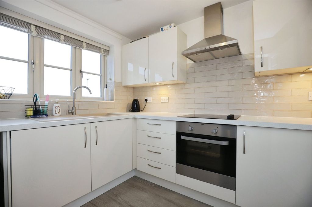 Property photo 2 of 16 Picture No. 11