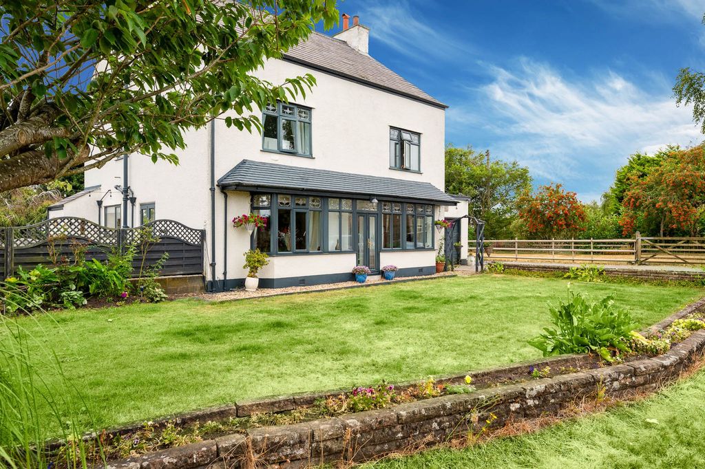 Property photo 2 of 38