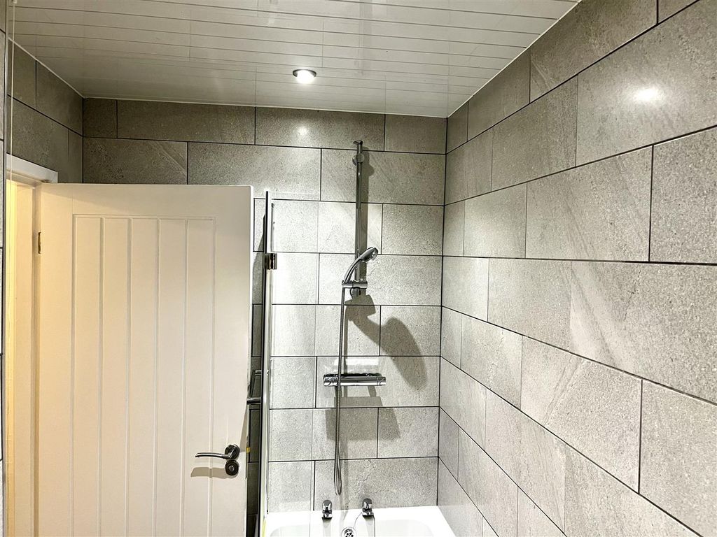 Property photo 2 of 15 Bathroom .Jpg