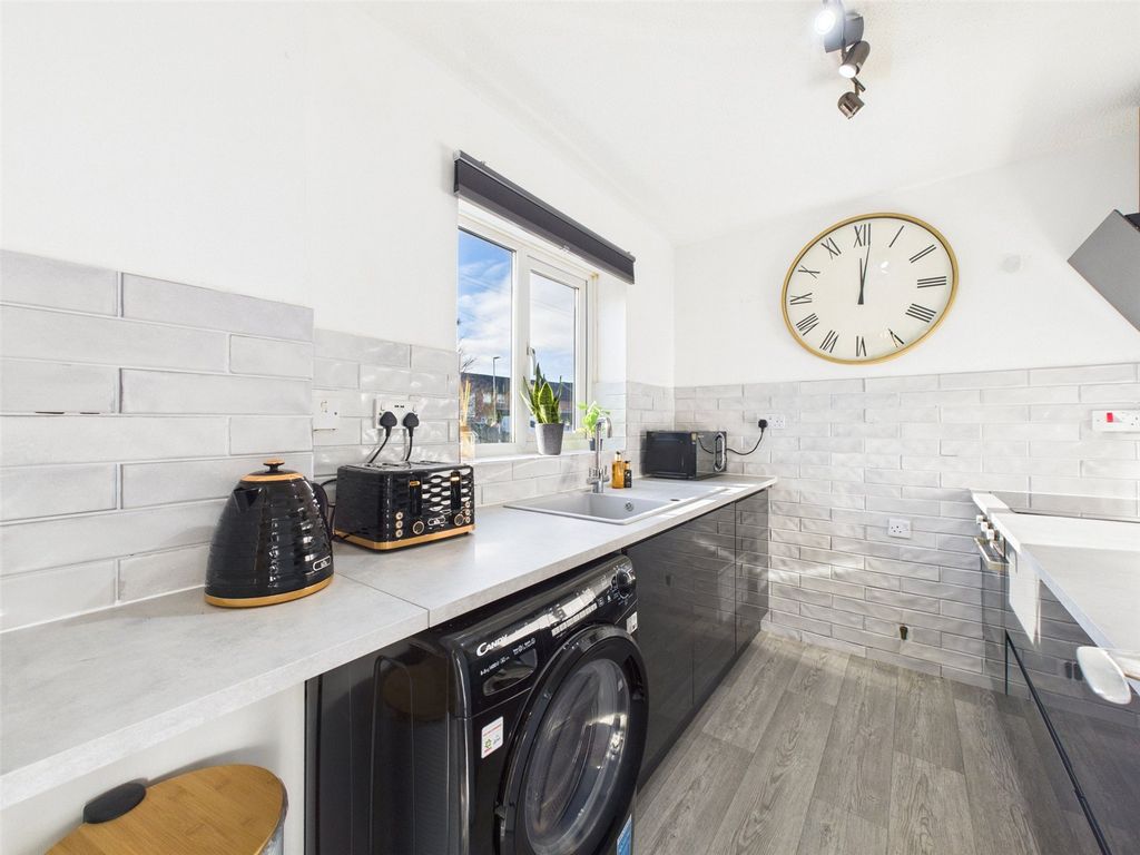 Property photo 3 of 8 Picture No. 09