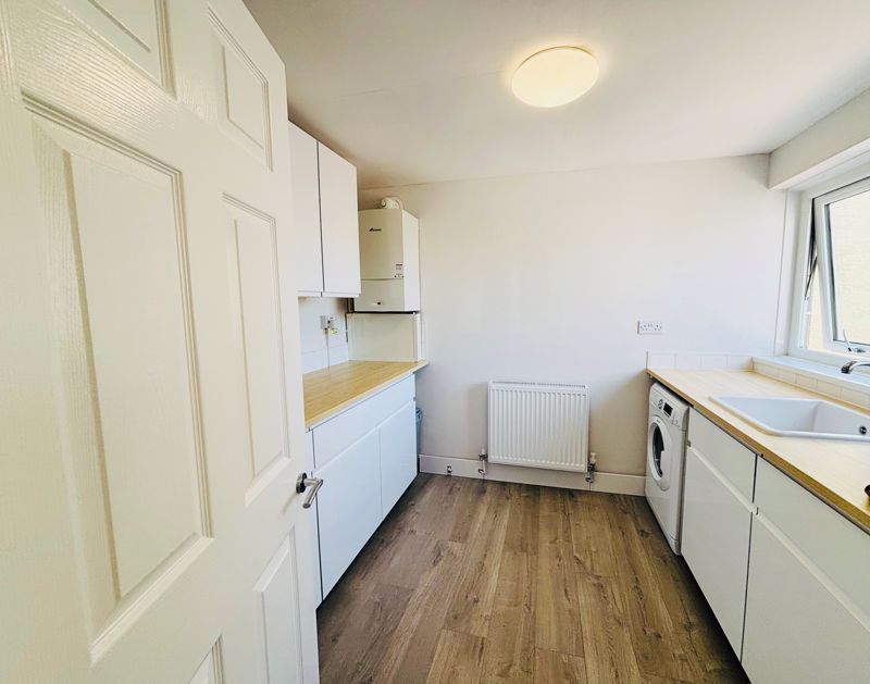 Property photo 3 of 18 Kitchen