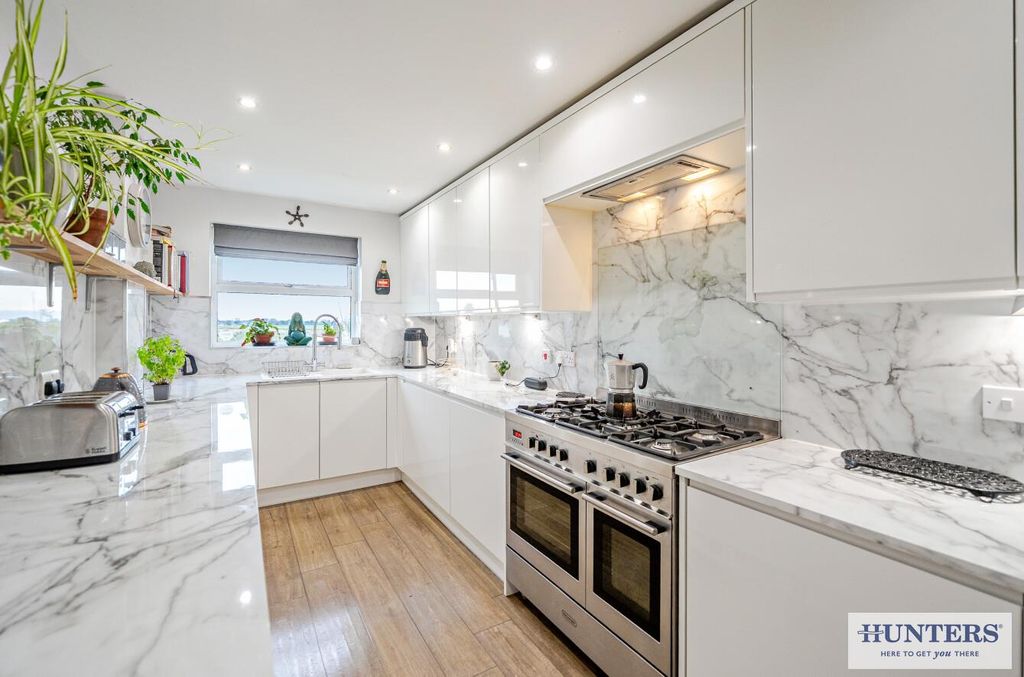 Property photo 2 of 25 F0Bb100E-A553-40F2-B482-Dd206Bc5Baee.Jpg