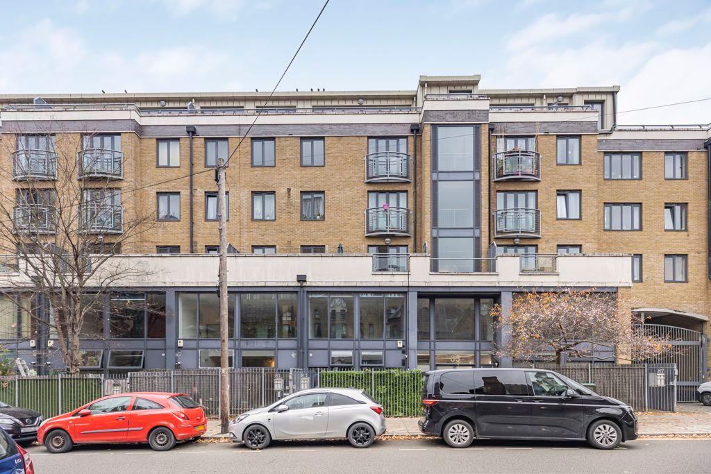 Property photo 1 of 36 Photo 3