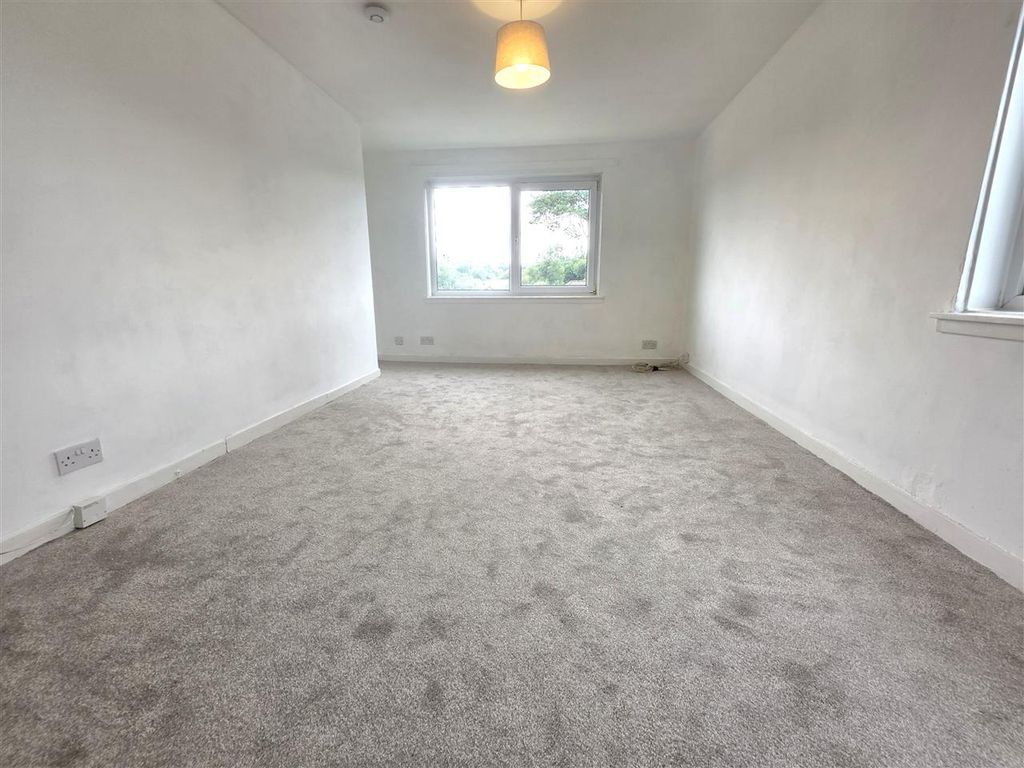 Property photo 3 of 10 Lounge