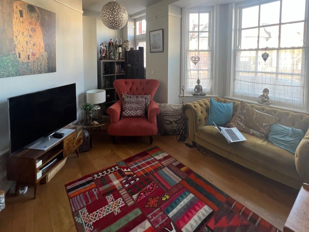 Property photo 2 of 9 3 Old liv2.Jpeg