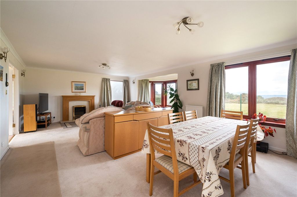 Property photo 3 of 26 Sitting /Dining