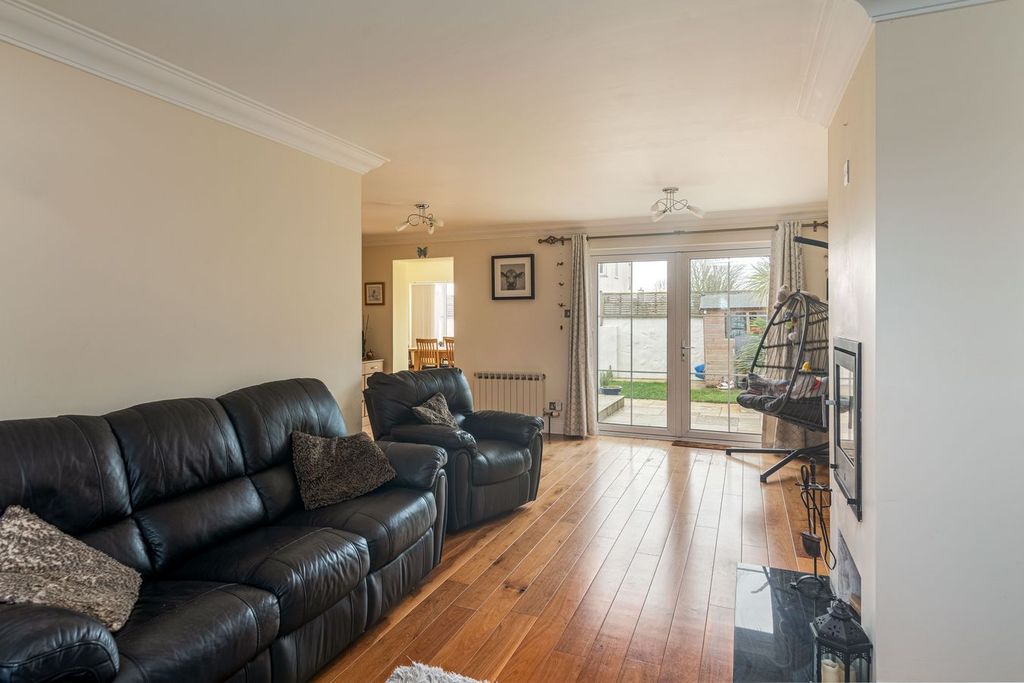 Property photo 3 of 27