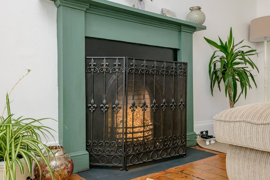 Additional image 6 of 2 bed flat for sale25/6 Montpelier, Edinburgh EH10