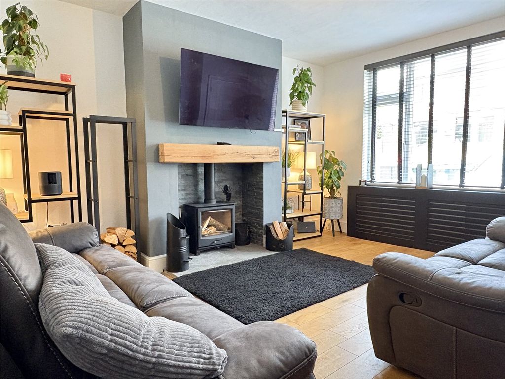 Property photo 3 of 15 Lounge