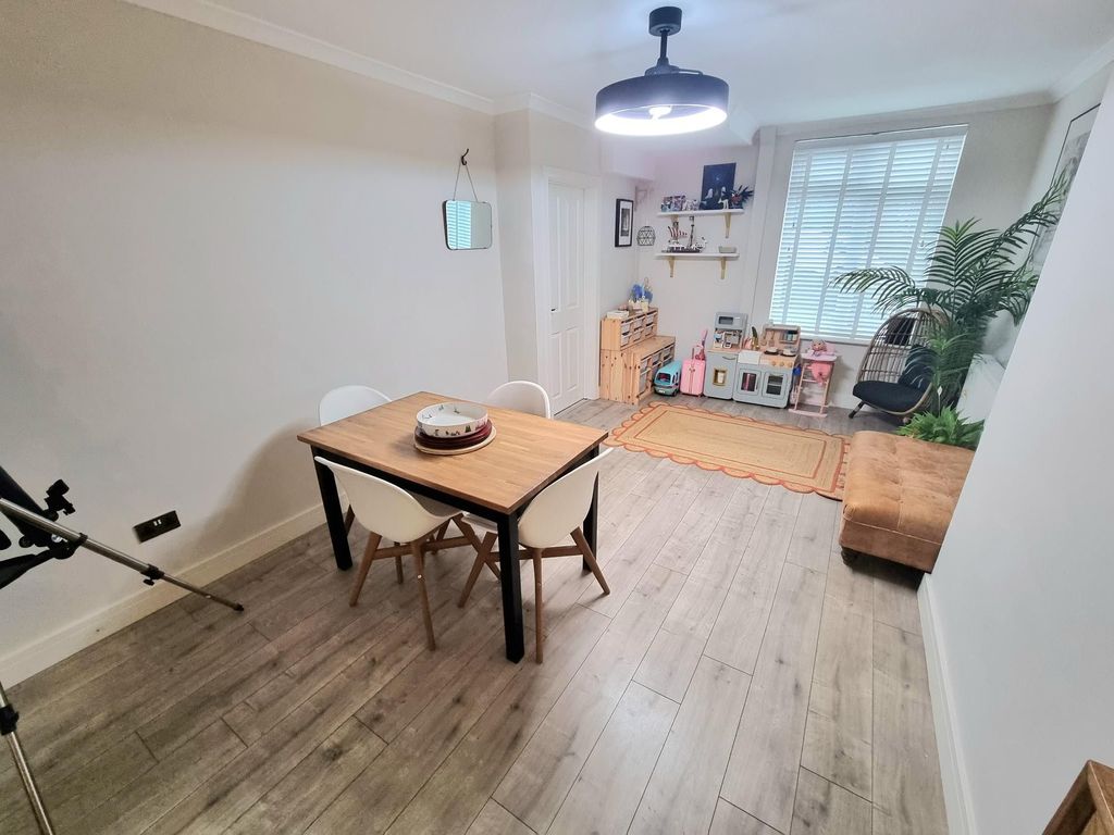 Property photo 3 of 13 Dining Area