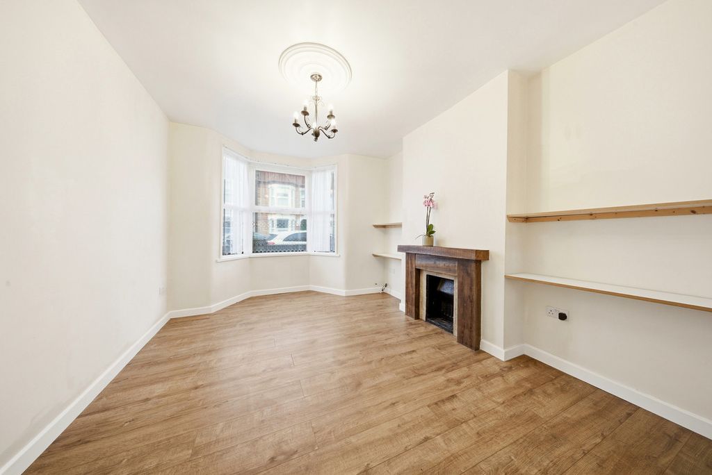 Property photo 3 of 19