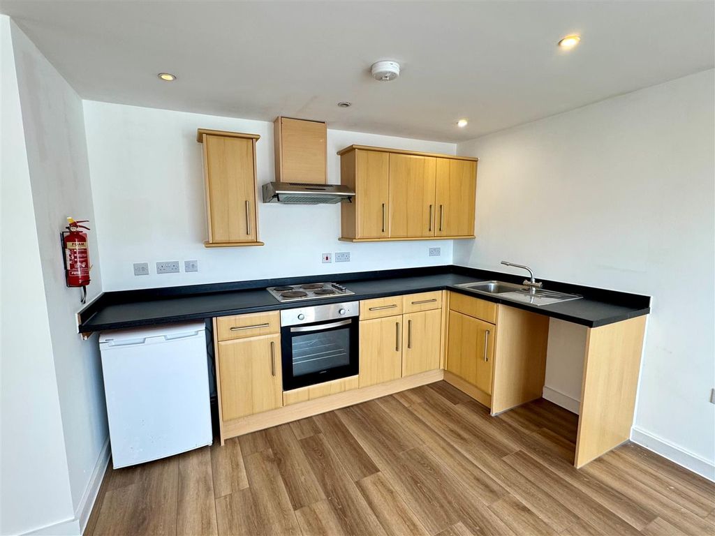 Property photo 3 of 5 Flat 2, 16 Edgcumbe Gardens Kitchen