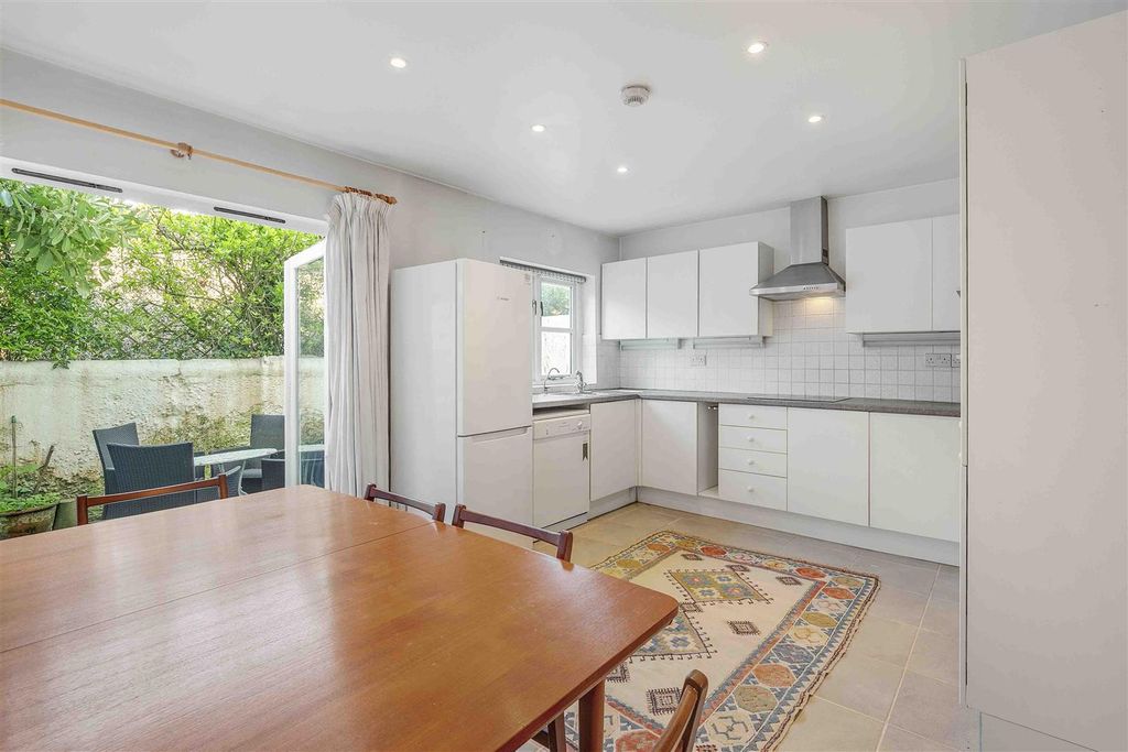 Property photo 2 of 21