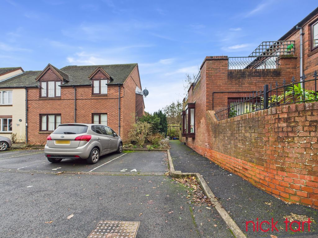 Property photo 1 of 9 Photo 9