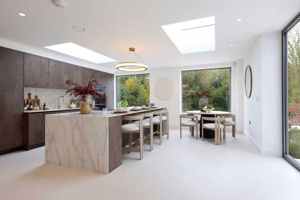 Property photo 2 of 24 Picture No. 18