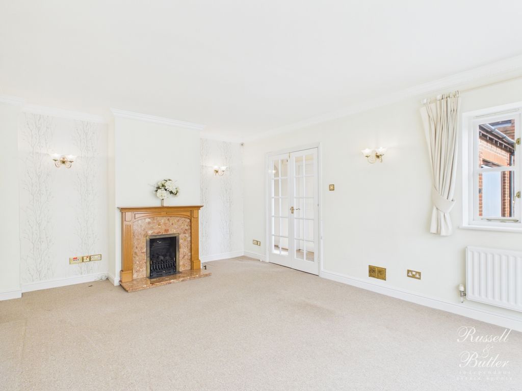 Property photo 3 of 18 Cam01995G0-Pr0410-Still001