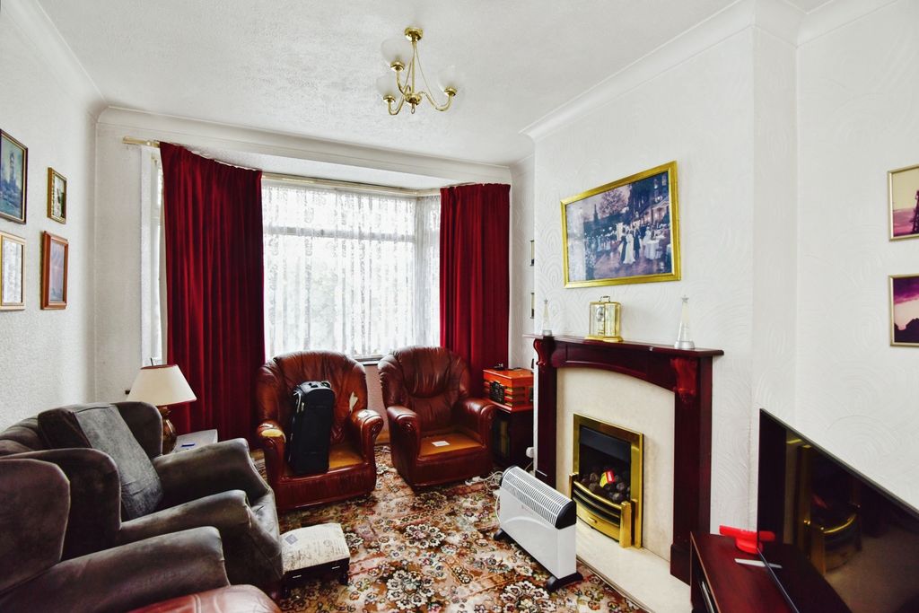 Property photo 2 of 19