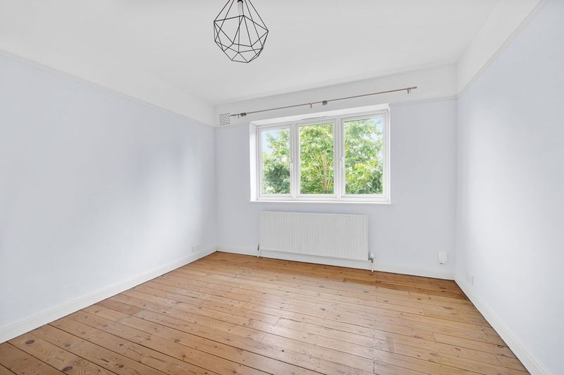 Property photo 2 of 11 Picture No. 12