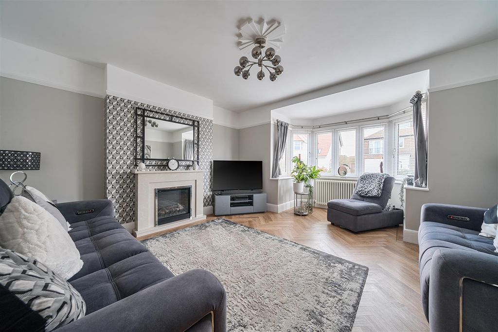 Property photo 2 of 21 Sitting Room