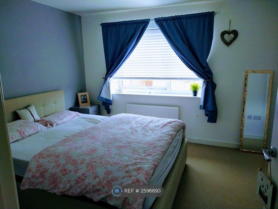 Property photo 2 of 9 Main Bedroom