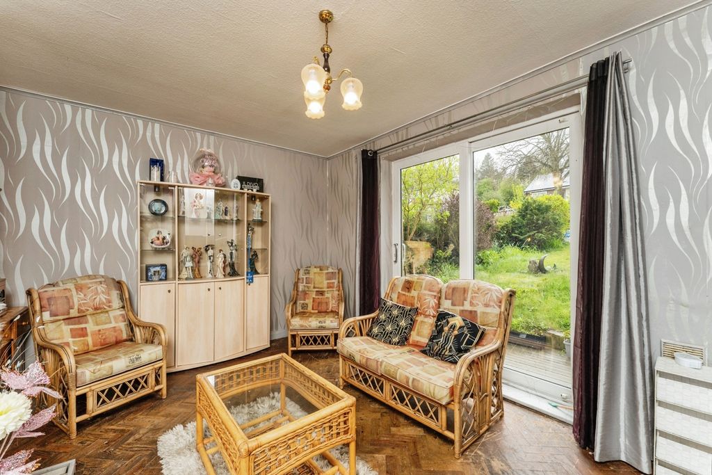 Property photo 2 of 23 Lounge