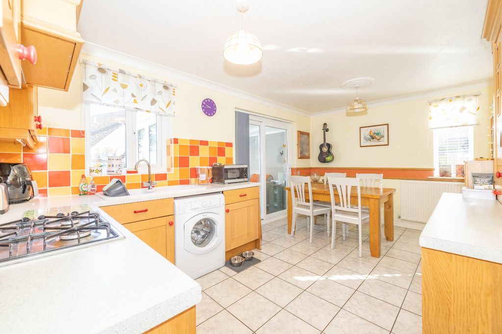 Property photo 3 of 17 Picture 3