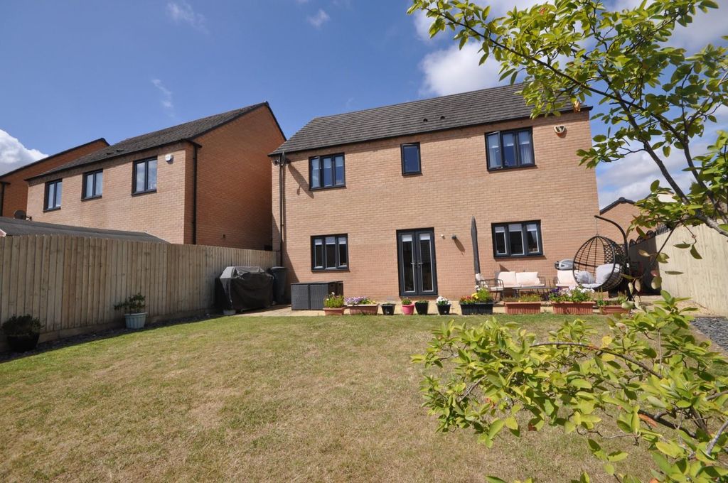 Property photo 2 of 19