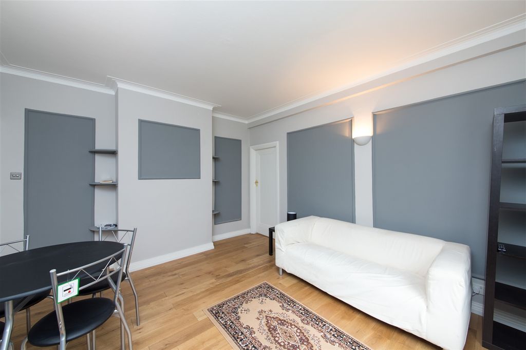 Property photo 3 of 9 Photo 03