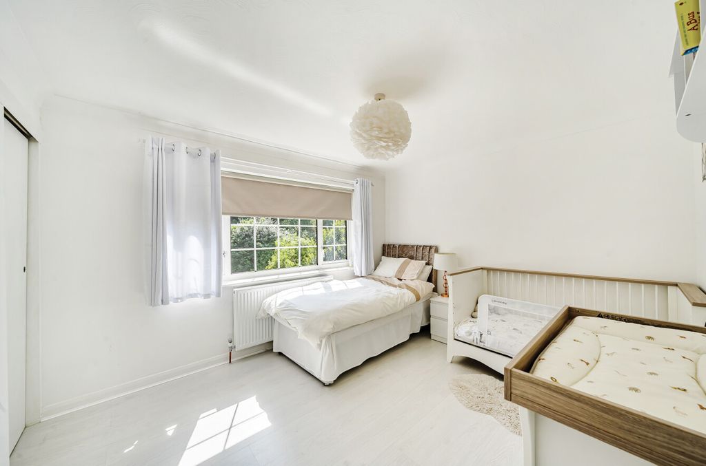 Additional image 14 of 4 bed detached house for saleWalden Avenue, Arborfield, Reading, Berkshire RG2