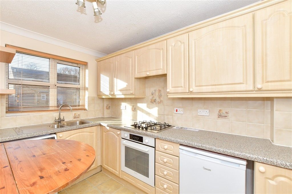 Property photo 3 of 8 Kitchen