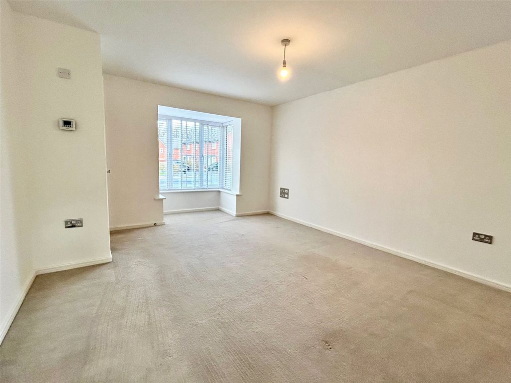 Property photo 3 of 15 Lounge