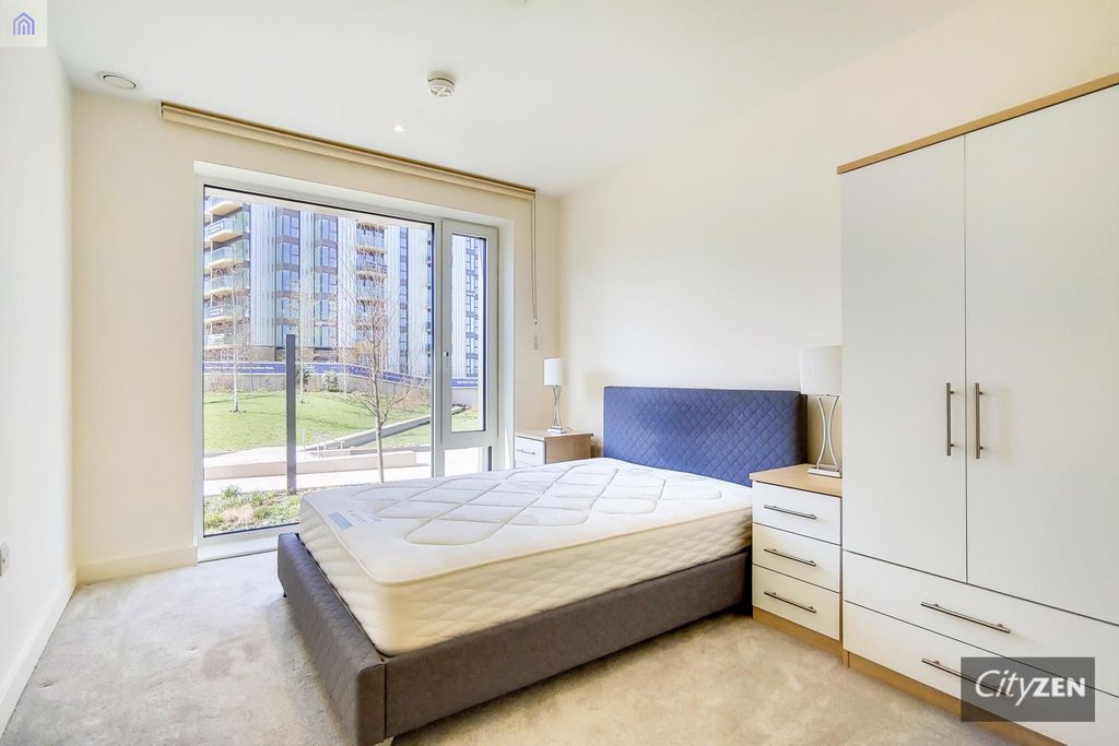 Property photo 3 of 13 En Suite Shower Room