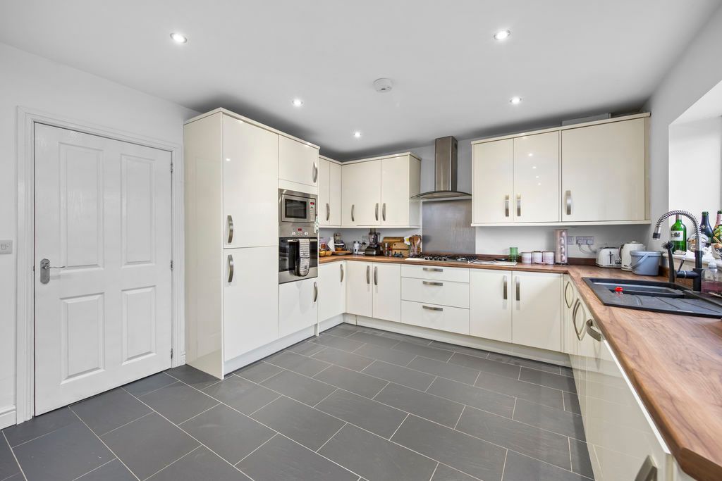 Property photo 3 of 30 Kitchen