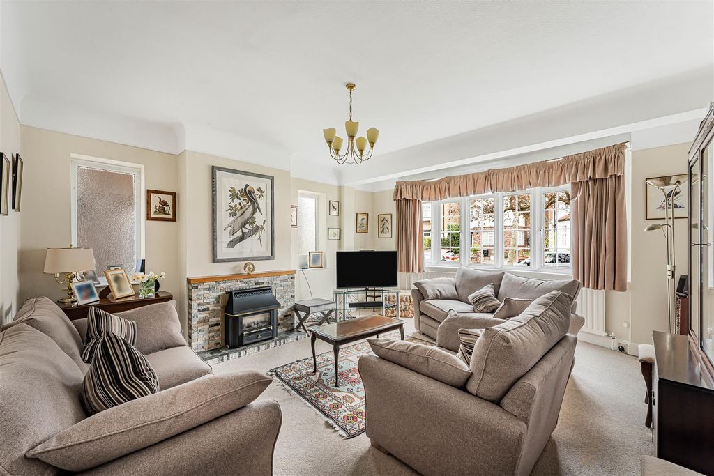 Property photo 3 of 32