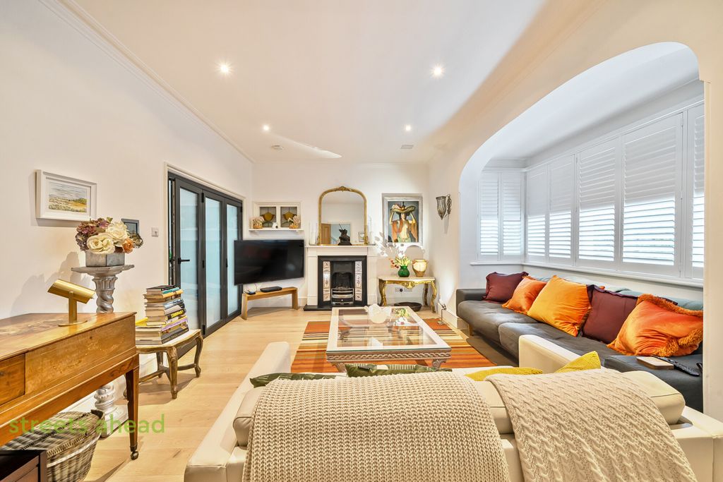 Property photo 2 of 20 4d152c96-E4F0-4Aa...