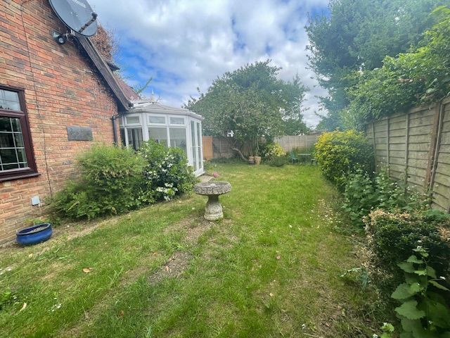 Property photo 2 of 11 Garden