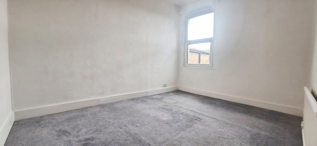 Property photo 3 of 8 Reception Room