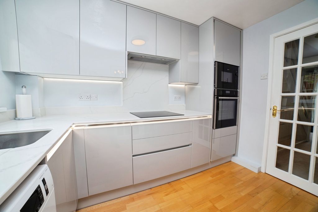 Property photo 3 of 17 Pbox-Img.Jpg