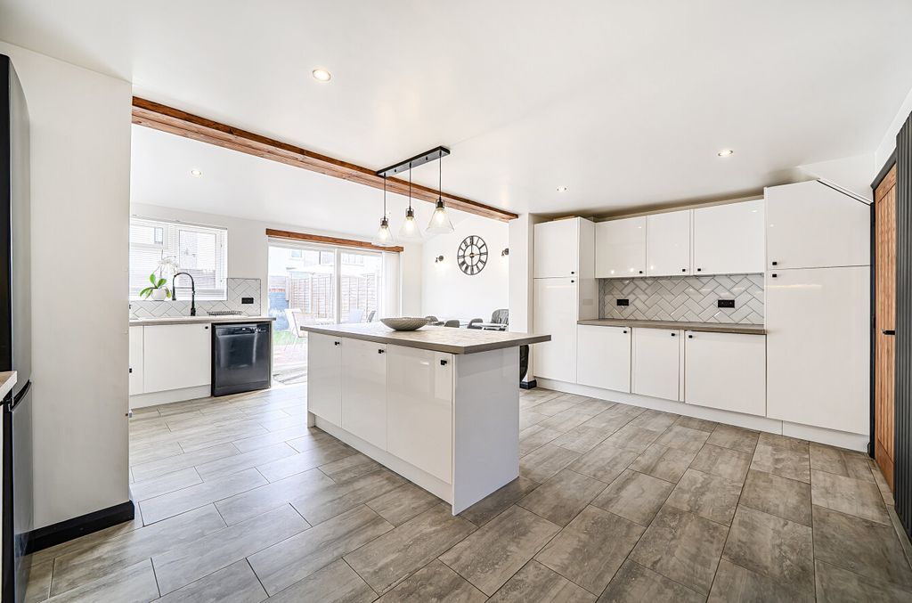 Property photo 3 of 15 1486795-11-6A4773...