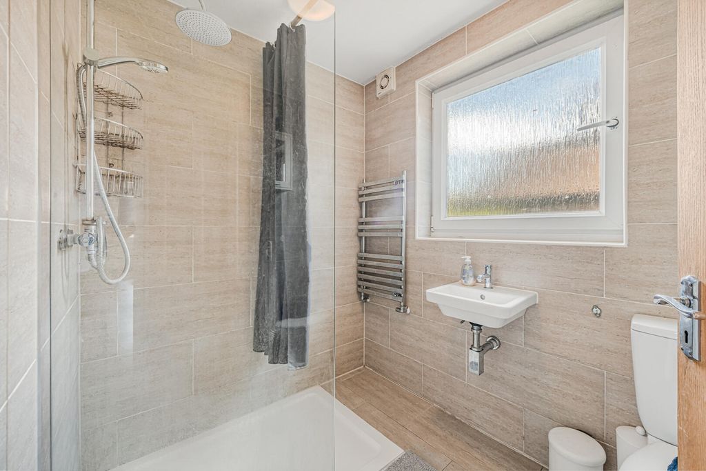 Property photo 3 of 13 Bathroom