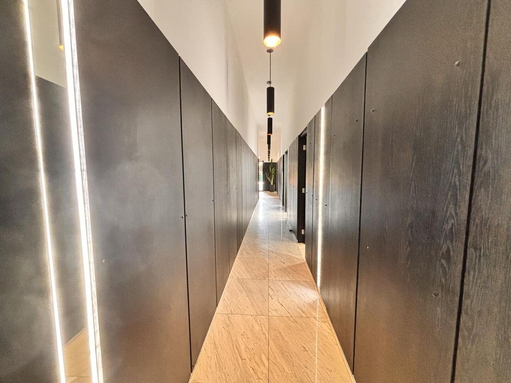 Property photo 2 of 8 Hallway