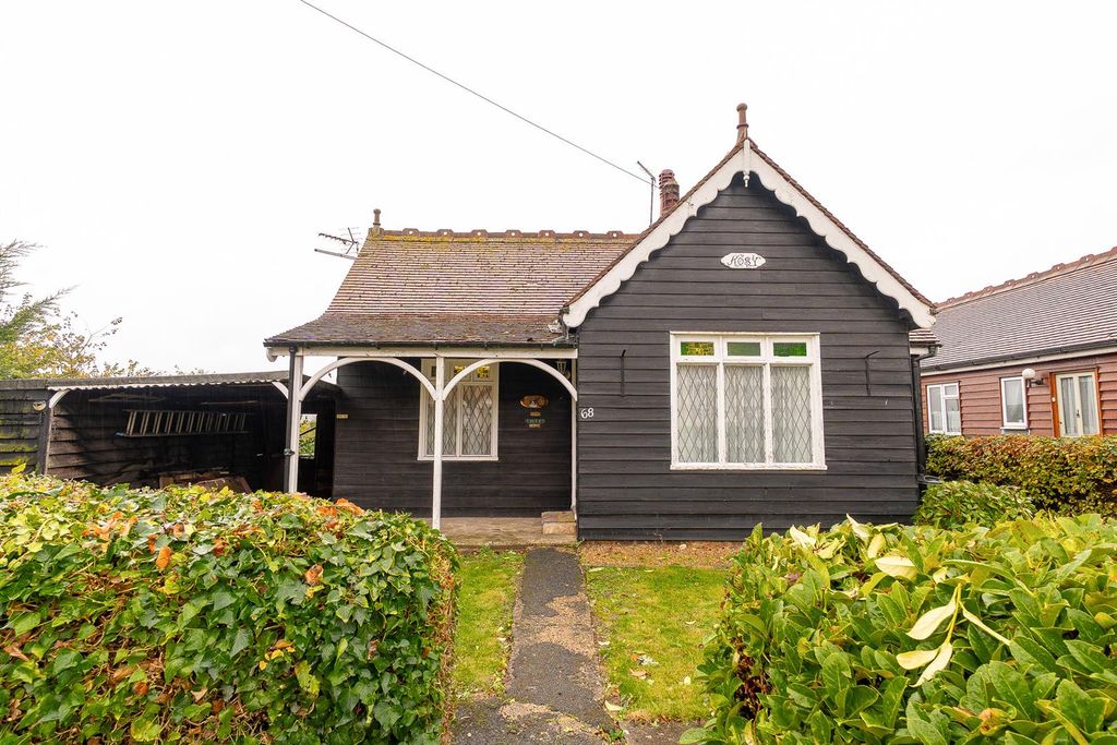 Property photo 2 of 27 Mackenders Lane, Eccles29.Jpg