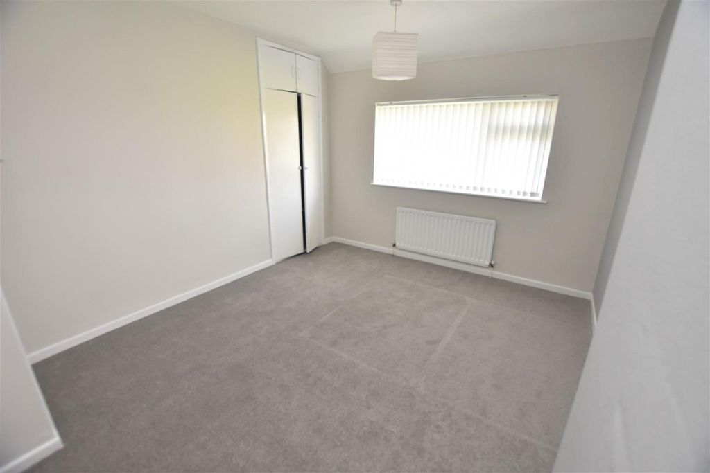 Property photo 2 of 10 Approach